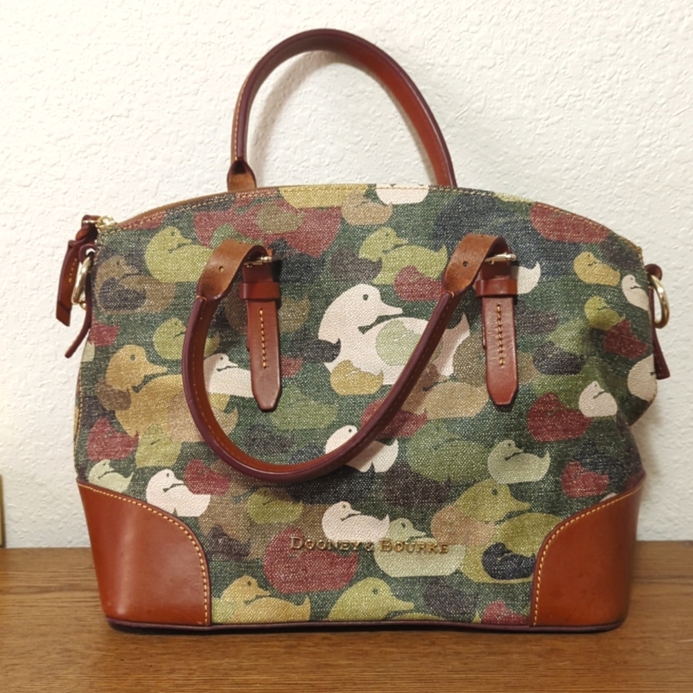 Authentic Dooney & Bourke Camoflage Duck Dynasty Robertson Large Tote